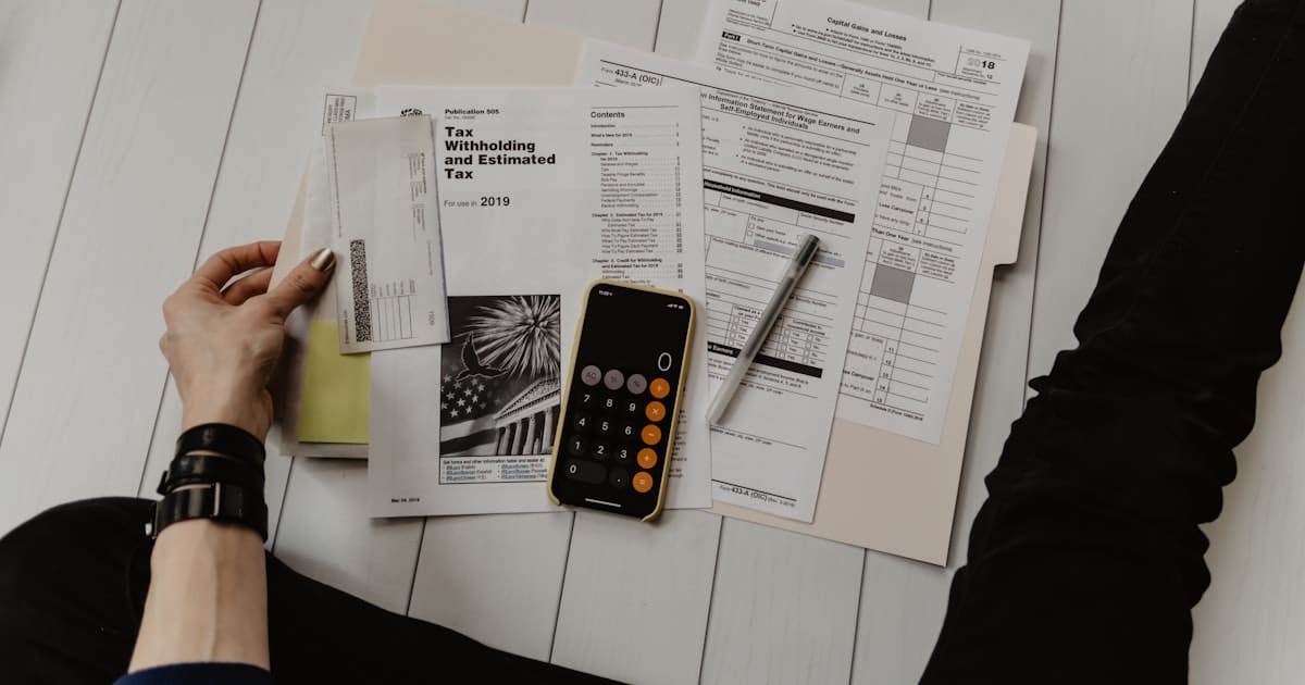 Documents de facturation sur un bureau
