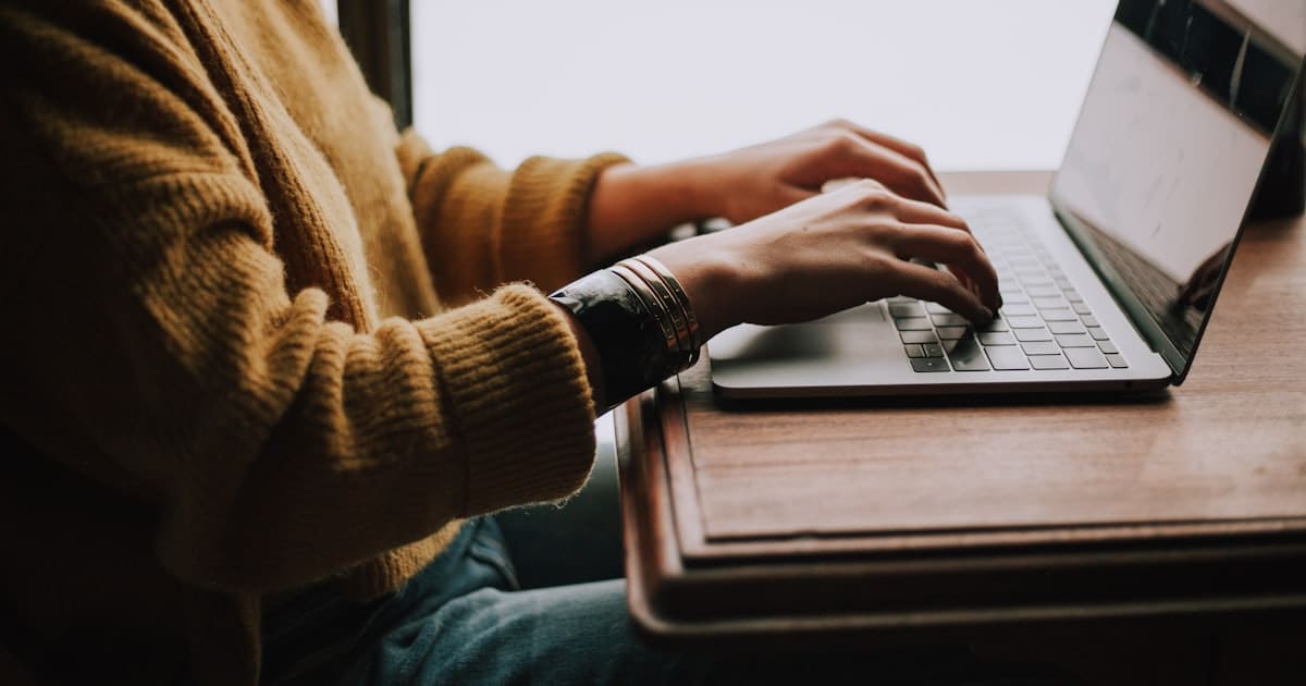 Poste de travail dédié à la prospection par email