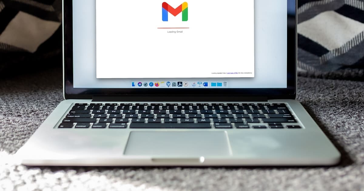 Poste de travail dédié à la prospection par email