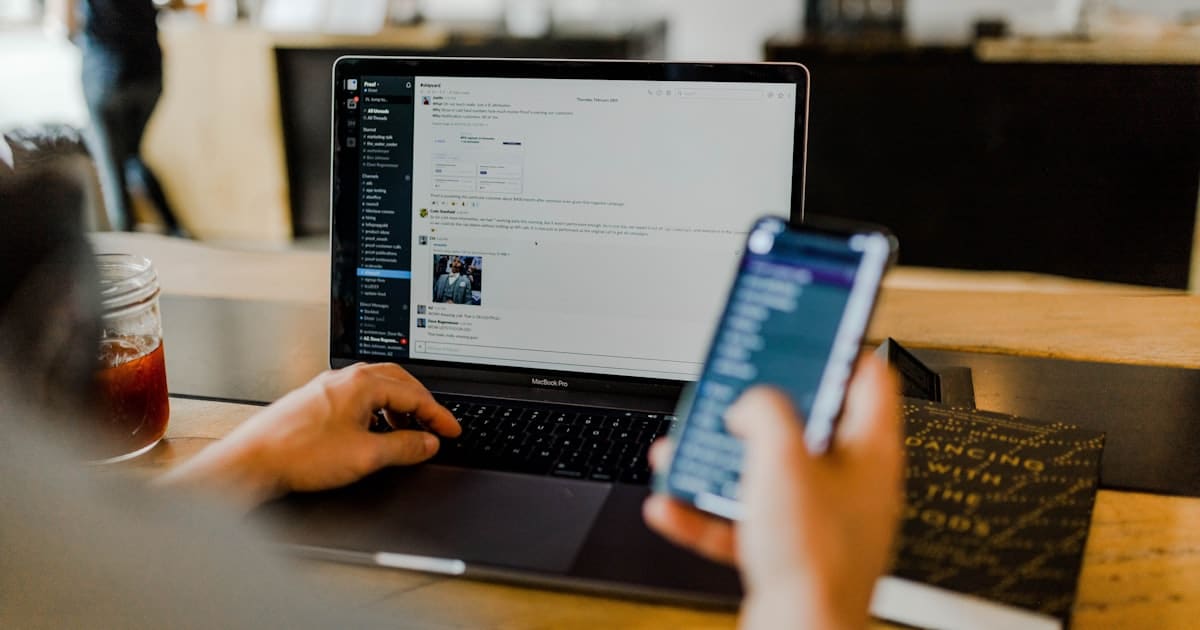 Poste de travail dédié à la prospection par email