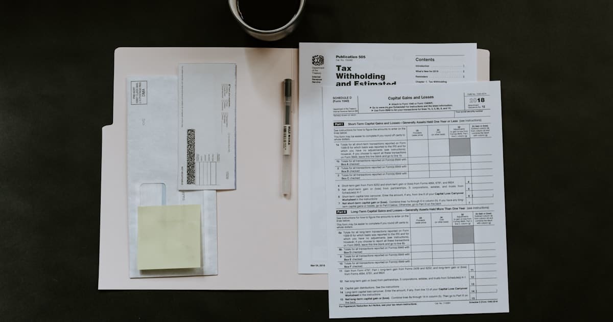 Documents de facturation sur un bureau