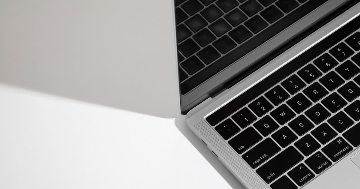 Poste de travail dédié à la prospection par email