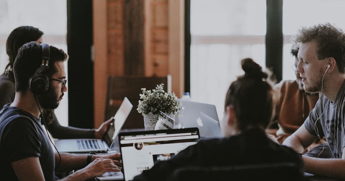 Équipe marketing au travail