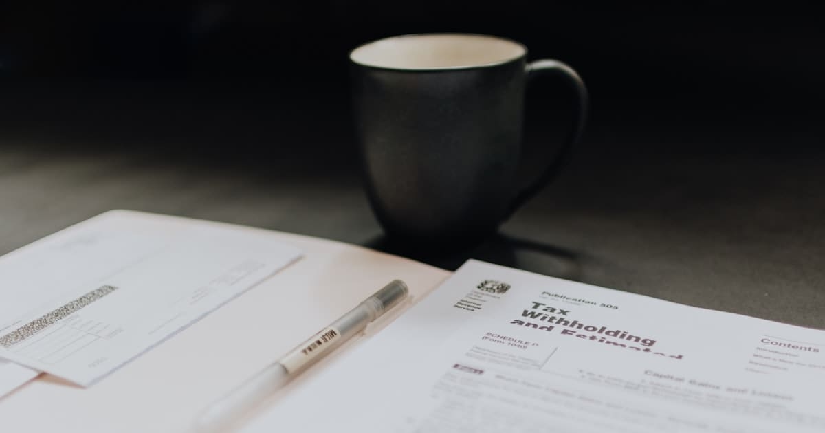 Documents de facturation sur un bureau