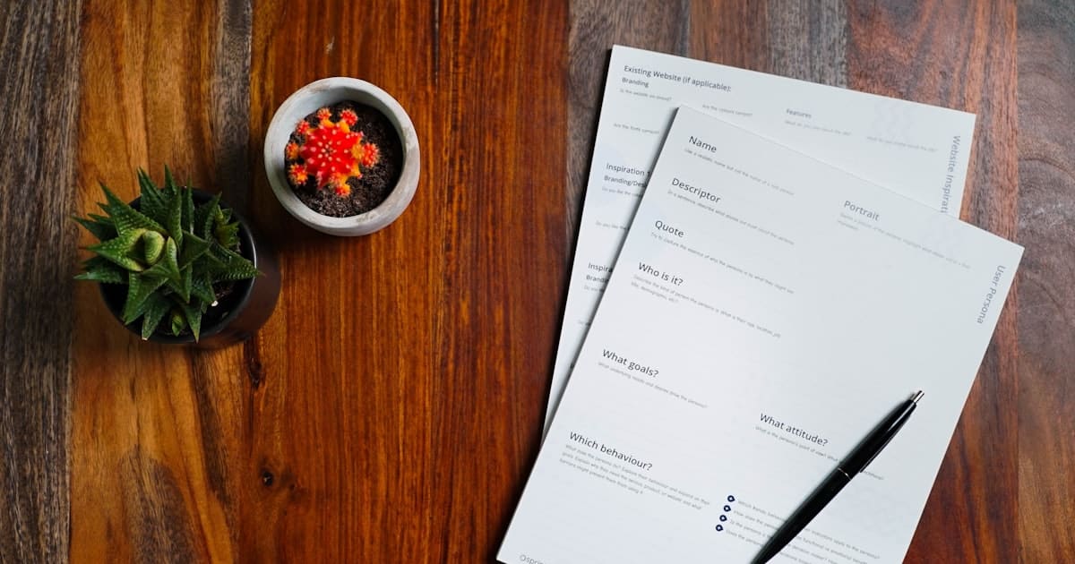 Documents de facturation sur un bureau