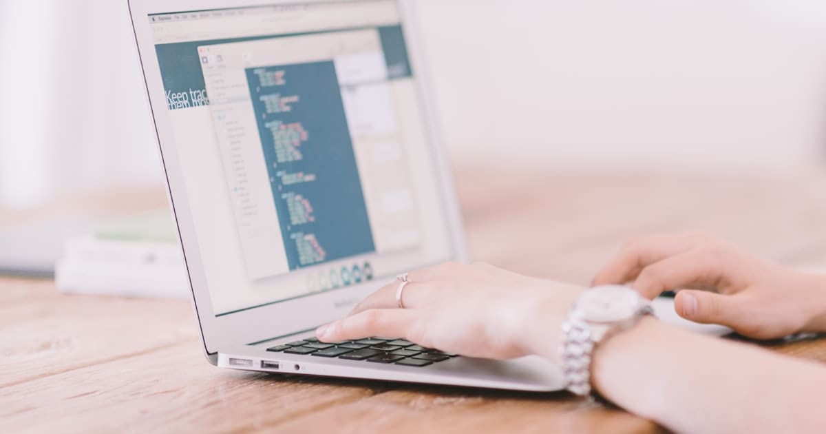 Poste de travail dédié à la prospection par email