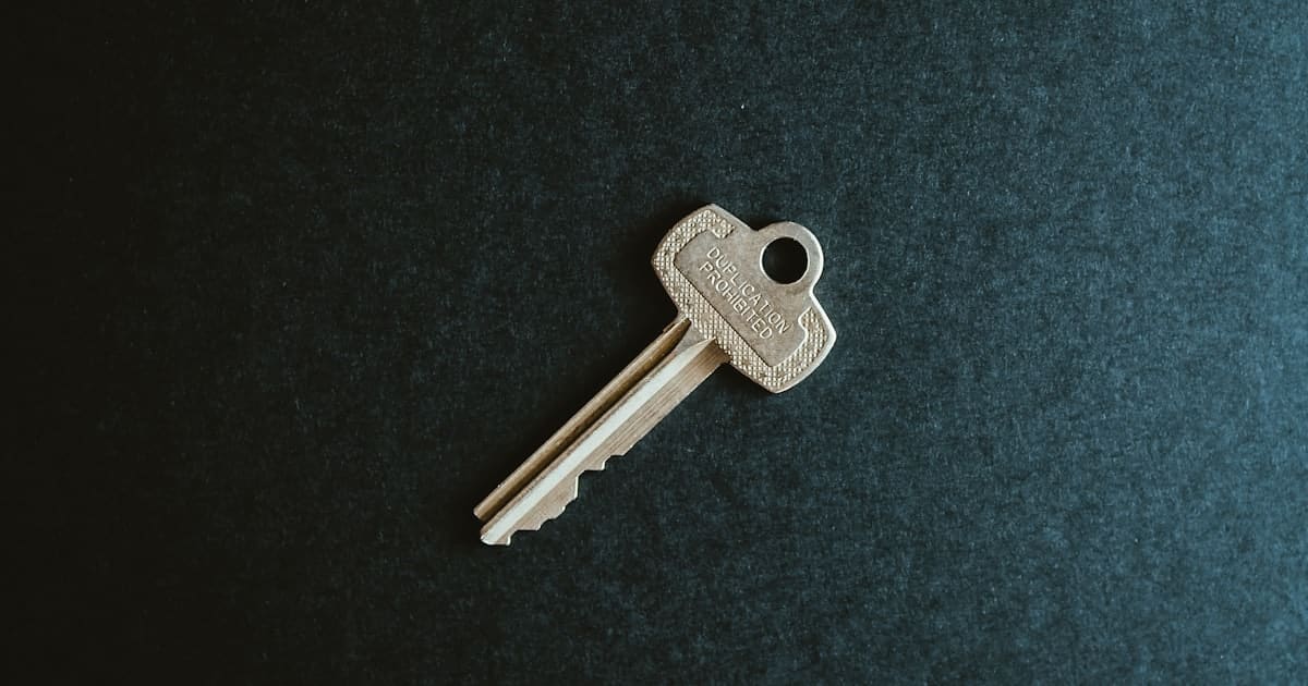 Remise de clés dans une agence immobilière