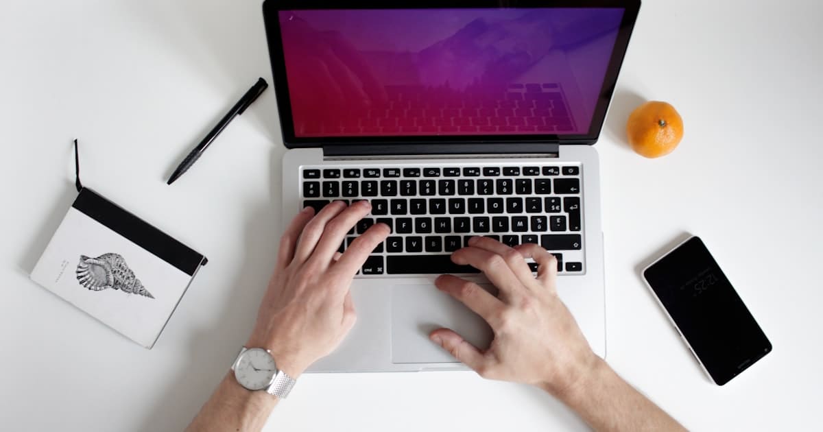 Poste de travail dédié à la prospection par email