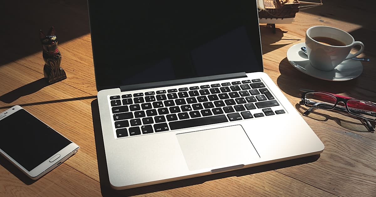 Poste de travail dédié à la prospection par email