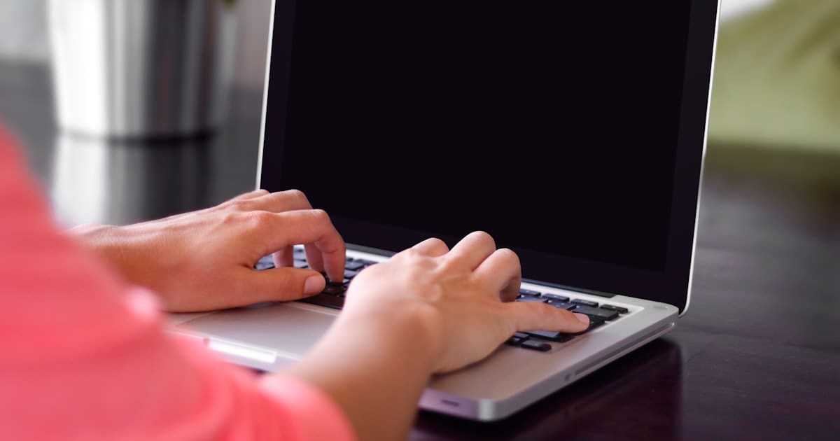 Poste de travail dédié à la prospection par email