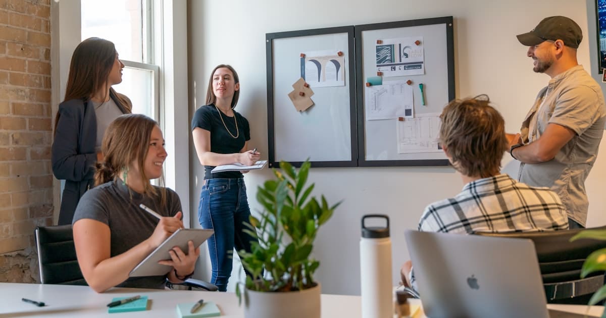 Équipe marketing au travail