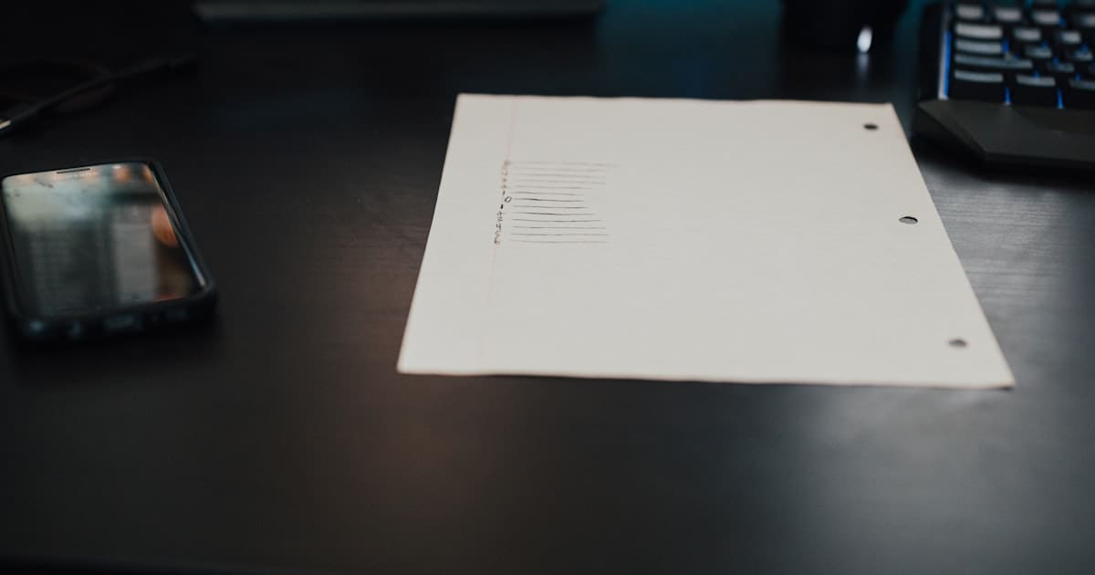 Documents de facturation sur un bureau