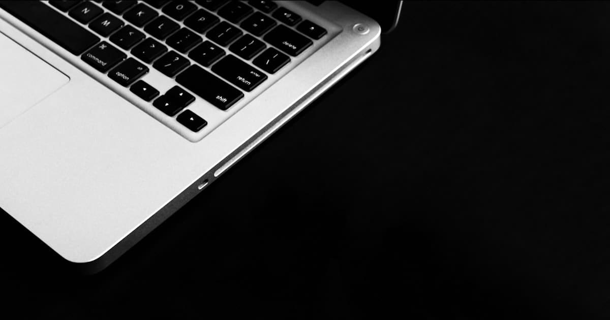 Poste de travail dédié à la prospection par email