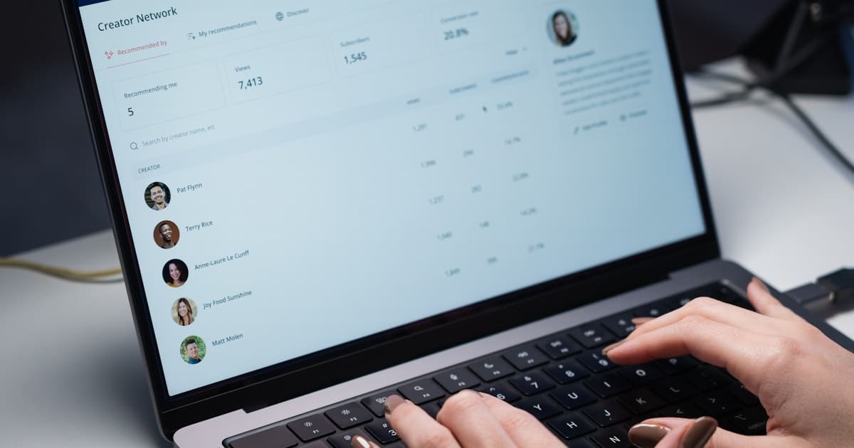 Poste de travail dédié à la prospection par email