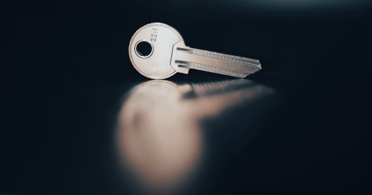 Remise de clés dans une agence immobilière