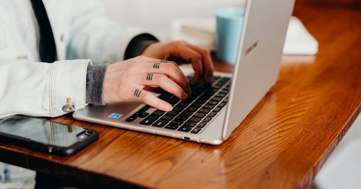 Poste de travail dédié à la prospection par email