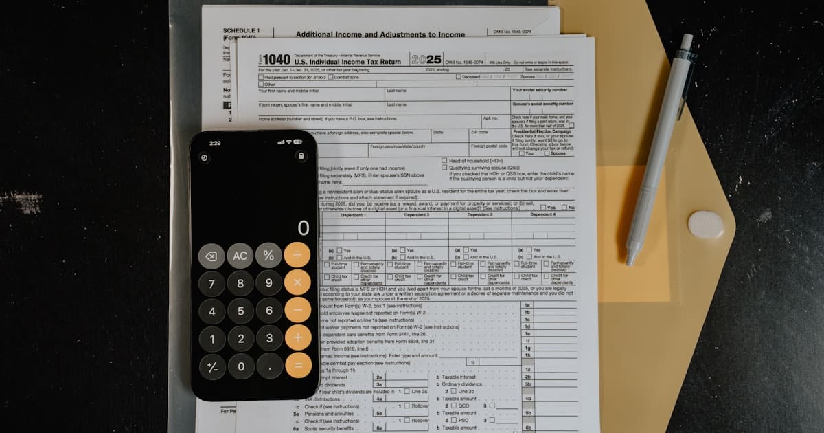 Documents de facturation sur un bureau