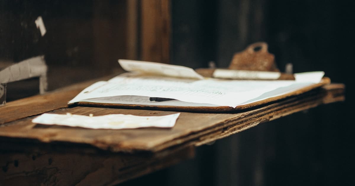 Documents de facturation sur un bureau
