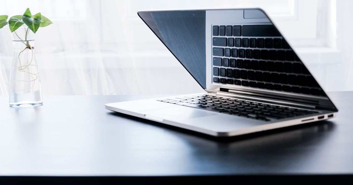 Poste de travail dédié à la prospection par email